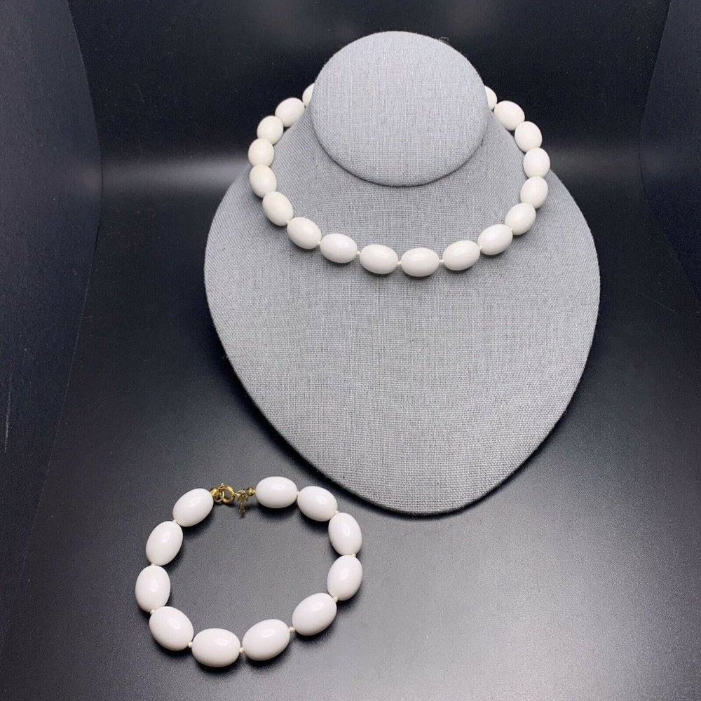 Vintage Trifari White Beaded Necklace Bracelet Set
